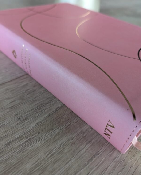 NTV Biblia de Estudio del Diario Vivir para Jóvenes (Rosa Pastel)