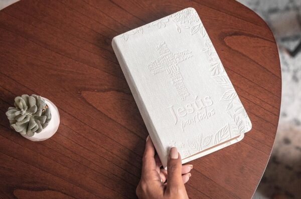Biblia de Promesas Jesús para Todos (Blanco Marfil)