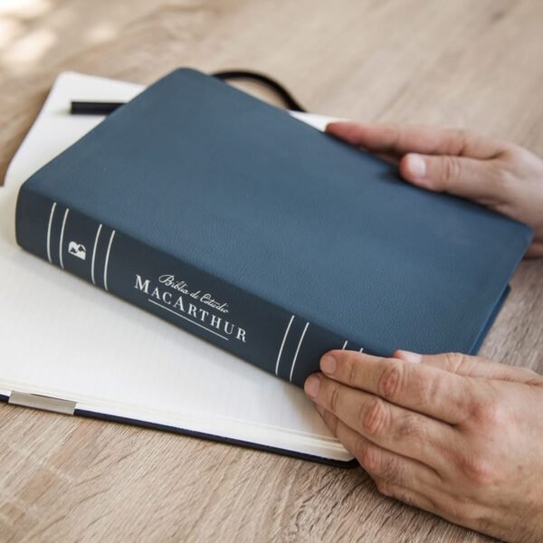 NBLA Biblia de Estudio MacArthur, Piel Genuina, Azul pizarra